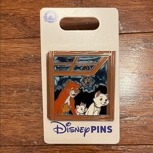 Disney Pin - The Aristocats , Window